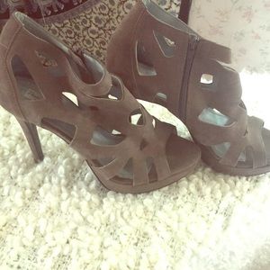 Pour La Victoire Platform Heels Size 7